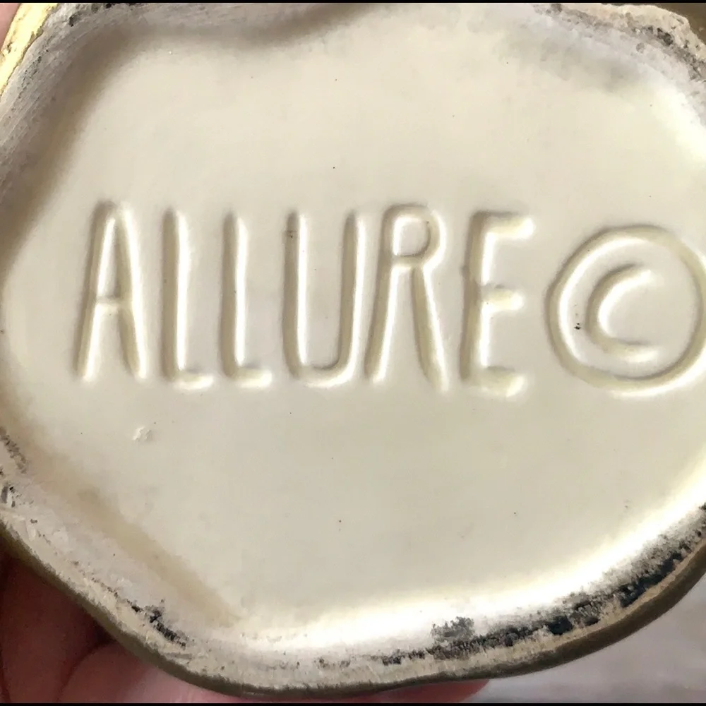 Avon vintage allure